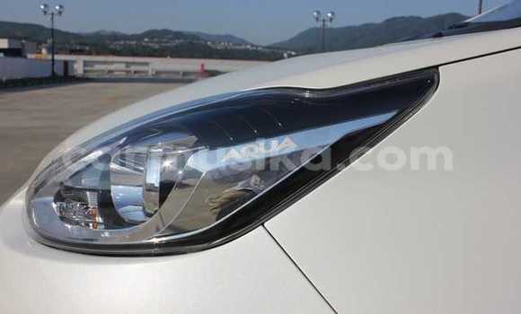 Acheter Occasion Voiture Toyota Aqua Blanc à Beitbridge, Matabeleland South Acheter Occasion Voiture Toyota Aqua Blanc à Beitbridge, Matabeleland South