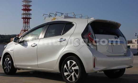 Acheter Occasion Voiture Toyota Aqua Blanc à Beitbridge, Matabeleland South Acheter Occasion Voiture Toyota Aqua Blanc à Beitbridge, Matabeleland South