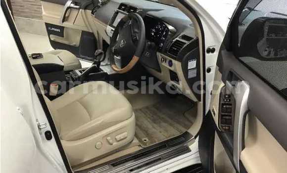 Acheter Occasion Voiture Toyota Land Cruiser Prado Blanc à Beitbridge, Matabeleland South Acheter Occasion Voiture Toyota Land Cruiser Prado Blanc à Beitbridge, Matabeleland South