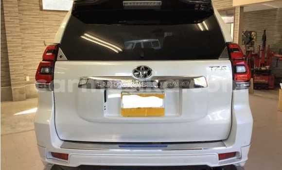 Acheter Occasion Voiture Toyota Land Cruiser Prado Blanc à Beitbridge, Matabeleland South Acheter Occasion Voiture Toyota Land Cruiser Prado Blanc à Beitbridge, Matabeleland South