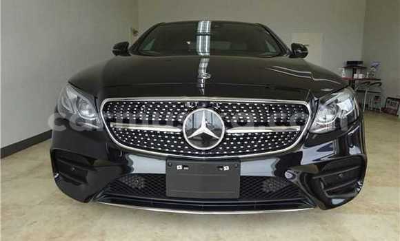 Acheter Occasion Voiture Mercedes-Benz E200 Noir à Beitbridge, Matabeleland South