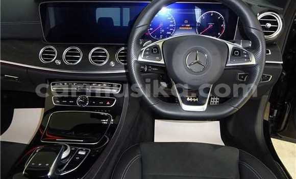 Acheter Occasion Voiture Mercedes-Benz E200 Noir à Beitbridge, Matabeleland South Acheter Occasion Voiture Mercedes-Benz E200 Noir à Beitbridge, Matabeleland South