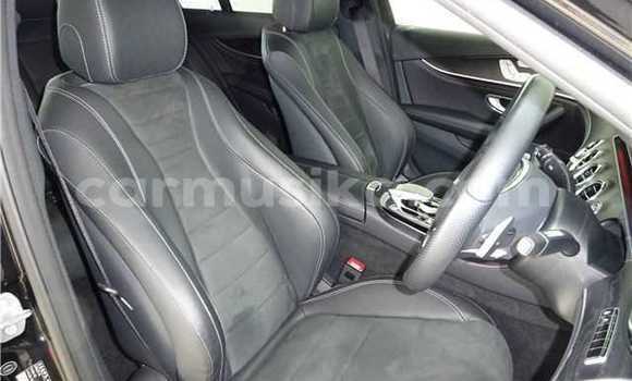 Acheter Occasion Voiture Mercedes-Benz E200 Noir à Beitbridge, Matabeleland South Acheter Occasion Voiture Mercedes-Benz E200 Noir à Beitbridge, Matabeleland South