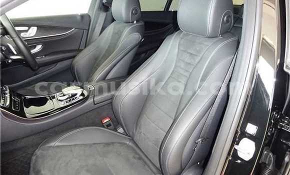 Acheter Occasion Voiture Mercedes-Benz E200 Noir à Beitbridge, Matabeleland South Acheter Occasion Voiture Mercedes-Benz E200 Noir à Beitbridge, Matabeleland South