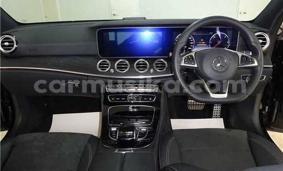 Acheter Occasion Voiture Mercedes-Benz E200 Noir à Beitbridge, Matabeleland South Acheter Occasion Voiture Mercedes-Benz E200 Noir à Beitbridge, Matabeleland South