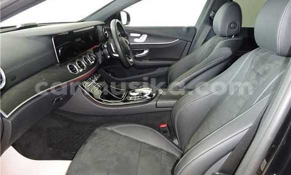 Acheter Occasion Voiture Mercedes-Benz E200 Noir à Beitbridge, Matabeleland South Acheter Occasion Voiture Mercedes-Benz E200 Noir à Beitbridge, Matabeleland South