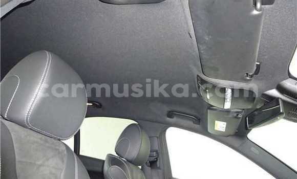 Acheter Occasion Voiture Mercedes-Benz E200 Noir à Beitbridge, Matabeleland South Acheter Occasion Voiture Mercedes-Benz E200 Noir à Beitbridge, Matabeleland South