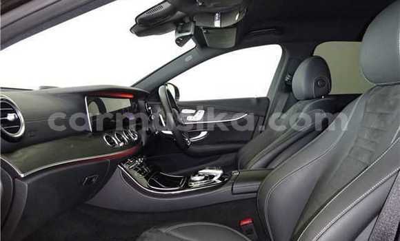 Acheter Occasion Voiture Mercedes-Benz E200 Noir à Beitbridge, Matabeleland South Acheter Occasion Voiture Mercedes-Benz E200 Noir à Beitbridge, Matabeleland South