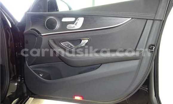 Acheter Occasion Voiture Mercedes-Benz E200 Noir à Beitbridge, Matabeleland South Acheter Occasion Voiture Mercedes-Benz E200 Noir à Beitbridge, Matabeleland South