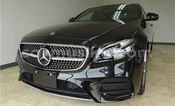 Acheter Occasion Voiture Mercedes-Benz E200 Noir à Beitbridge, Matabeleland South Acheter Occasion Voiture Mercedes-Benz E200 Noir à Beitbridge, Matabeleland South