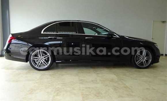 Acheter Occasion Voiture Mercedes-Benz E200 Noir à Beitbridge, Matabeleland South Acheter Occasion Voiture Mercedes-Benz E200 Noir à Beitbridge, Matabeleland South