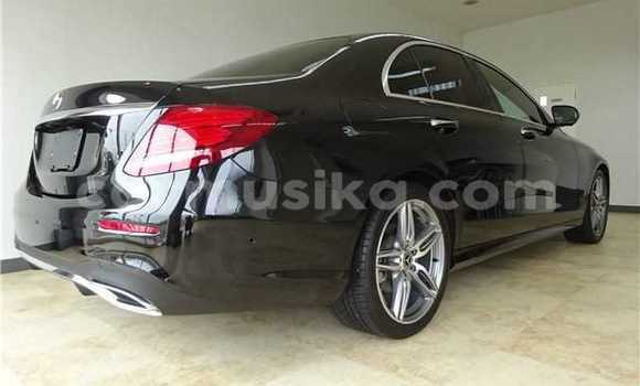 Acheter Occasion Voiture Mercedes-Benz E200 Noir à Beitbridge, Matabeleland South Acheter Occasion Voiture Mercedes-Benz E200 Noir à Beitbridge, Matabeleland South