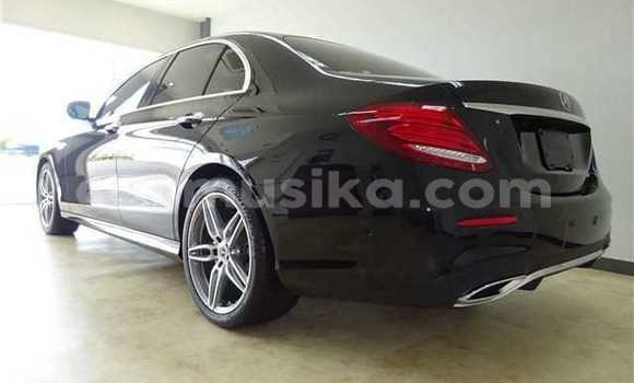 Acheter Occasion Voiture Mercedes-Benz E200 Noir à Beitbridge, Matabeleland South Acheter Occasion Voiture Mercedes-Benz E200 Noir à Beitbridge, Matabeleland South