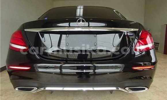 Acheter Occasion Voiture Mercedes-Benz E200 Noir à Beitbridge, Matabeleland South Acheter Occasion Voiture Mercedes-Benz E200 Noir à Beitbridge, Matabeleland South