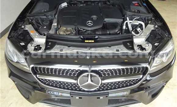 Acheter Occasion Voiture Mercedes-Benz E200 Noir à Beitbridge, Matabeleland South Acheter Occasion Voiture Mercedes-Benz E200 Noir à Beitbridge, Matabeleland South