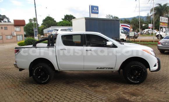 Acheter Occasion Voiture Mazda BT-50 Blanc à Beitbridge, Matabeleland South Acheter Occasion Voiture Mazda BT-50 Blanc à Beitbridge, Matabeleland South