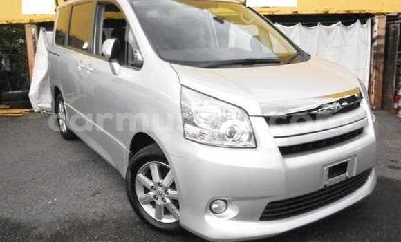 Buy Used Toyota Noah Silver Car in Beitbridge in Matabeleland South