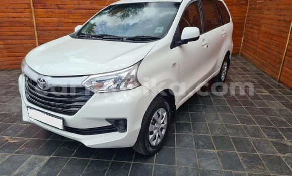 Buy Used Toyota Avanza White Car in Beitbridge in Matabeleland South