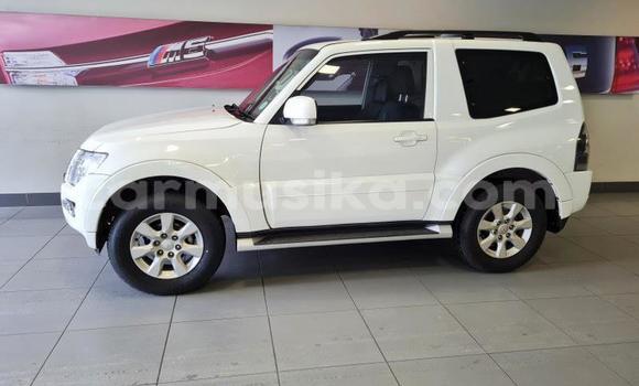Acheter Occasion Voiture Mitsubishi Pajero Blanc à Beitbridge, Matabeleland South Acheter Occasion Voiture Mitsubishi Pajero Blanc à Beitbridge, Matabeleland South
