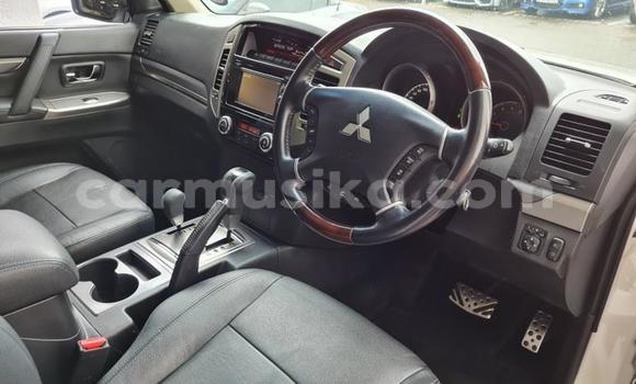 Acheter Occasion Voiture Mitsubishi Pajero Blanc à Beitbridge, Matabeleland South Acheter Occasion Voiture Mitsubishi Pajero Blanc à Beitbridge, Matabeleland South