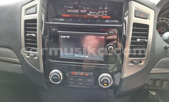 Acheter Occasion Voiture Mitsubishi Pajero Blanc à Beitbridge, Matabeleland South Acheter Occasion Voiture Mitsubishi Pajero Blanc à Beitbridge, Matabeleland South