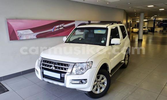 Acheter Occasion Voiture Mitsubishi Pajero Blanc à Beitbridge, Matabeleland South Acheter Occasion Voiture Mitsubishi Pajero Blanc à Beitbridge, Matabeleland South