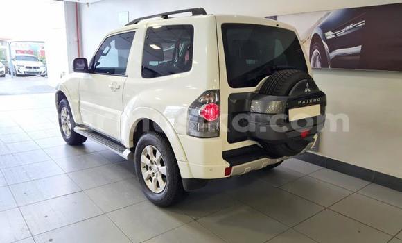 Acheter Occasion Voiture Mitsubishi Pajero Blanc à Beitbridge, Matabeleland South Acheter Occasion Voiture Mitsubishi Pajero Blanc à Beitbridge, Matabeleland South