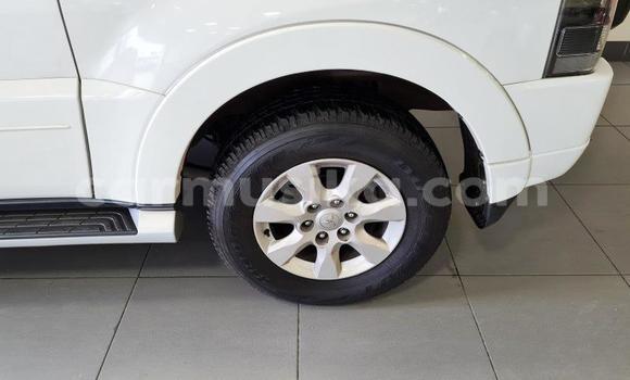 Acheter Occasion Voiture Mitsubishi Pajero Blanc à Beitbridge, Matabeleland South Acheter Occasion Voiture Mitsubishi Pajero Blanc à Beitbridge, Matabeleland South