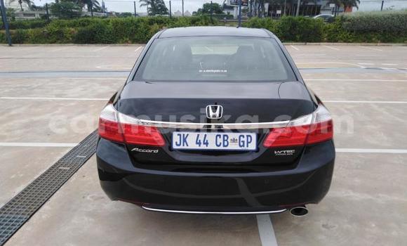 Nunua Ilio tumika Honda Accord Beige Gari ndani ya Beitbridge nchini Matabeleland Kusini Nunua Ilio tumika Honda Accord Beige Gari ndani ya Beitbridge nchini Matabeleland Kusini