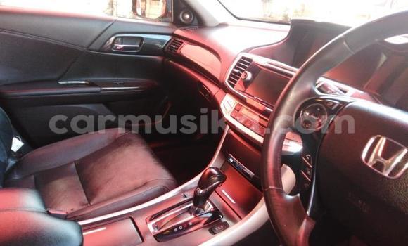 Nunua Ilio tumika Honda Accord Beige Gari ndani ya Beitbridge nchini Matabeleland Kusini Nunua Ilio tumika Honda Accord Beige Gari ndani ya Beitbridge nchini Matabeleland Kusini
