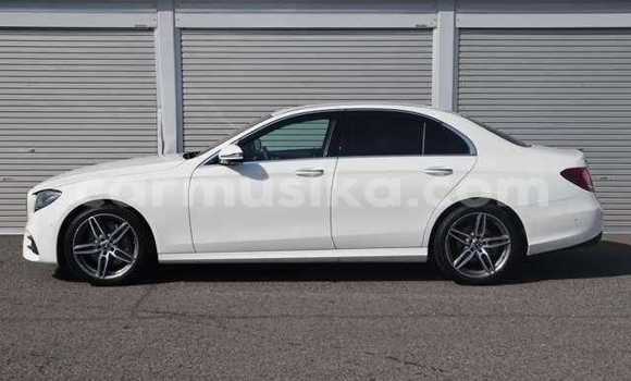 Acheter Occasion Voiture Mercedes‒Benz E–Class Blanc à Beitbridge, Matabeleland South Acheter Occasion Voiture Mercedes‒Benz E–Class Blanc à Beitbridge, Matabeleland South