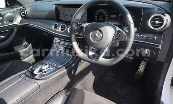 Acheter Occasion Voiture Mercedes‒Benz E–Class Blanc à Beitbridge, Matabeleland South Acheter Occasion Voiture Mercedes‒Benz E–Class Blanc à Beitbridge, Matabeleland South