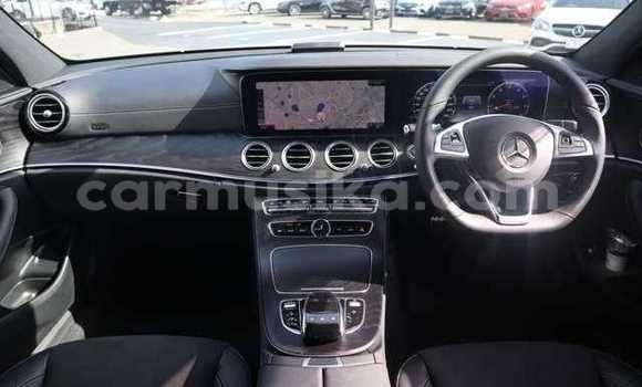 Acheter Occasion Voiture Mercedes‒Benz E–Class Blanc à Beitbridge, Matabeleland South Acheter Occasion Voiture Mercedes‒Benz E–Class Blanc à Beitbridge, Matabeleland South