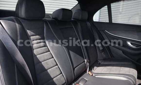 Acheter Occasion Voiture Mercedes‒Benz E–Class Blanc à Beitbridge, Matabeleland South Acheter Occasion Voiture Mercedes‒Benz E–Class Blanc à Beitbridge, Matabeleland South