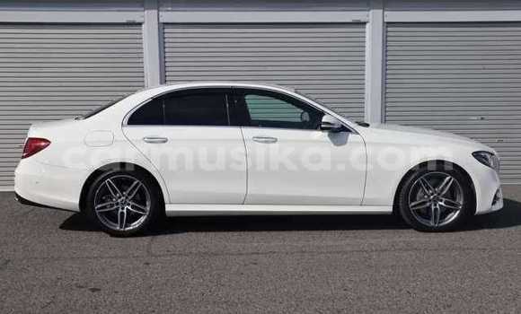 Acheter Occasion Voiture Mercedes‒Benz E–Class Blanc à Beitbridge, Matabeleland South Acheter Occasion Voiture Mercedes‒Benz E–Class Blanc à Beitbridge, Matabeleland South