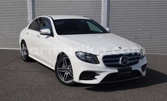 Acheter Occasion Voiture Mercedes‒Benz E–Class Blanc à Beitbridge, Matabeleland South Acheter Occasion Voiture Mercedes‒Benz E–Class Blanc à Beitbridge, Matabeleland South