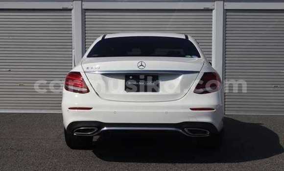 Acheter Occasion Voiture Mercedes‒Benz E–Class Blanc à Beitbridge, Matabeleland South Acheter Occasion Voiture Mercedes‒Benz E–Class Blanc à Beitbridge, Matabeleland South