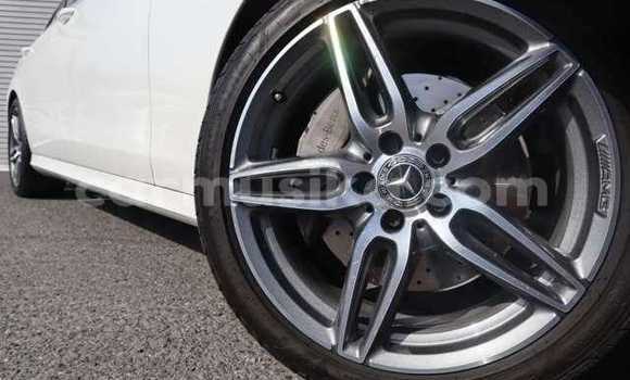 Acheter Occasion Voiture Mercedes‒Benz E–Class Blanc à Beitbridge, Matabeleland South Acheter Occasion Voiture Mercedes‒Benz E–Class Blanc à Beitbridge, Matabeleland South