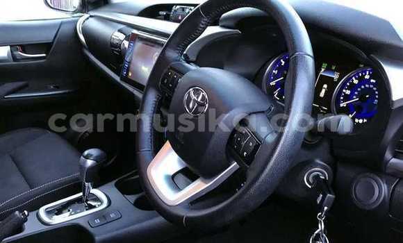 Acheter Occasion Voiture Toyota Hilux Blanc à Beitbridge, Matabeleland South Acheter Occasion Voiture Toyota Hilux Blanc à Beitbridge, Matabeleland South