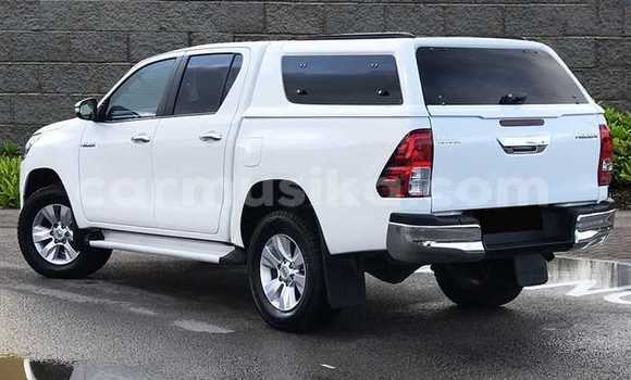 Acheter Occasion Voiture Toyota Hilux Blanc à Beitbridge, Matabeleland South Acheter Occasion Voiture Toyota Hilux Blanc à Beitbridge, Matabeleland South