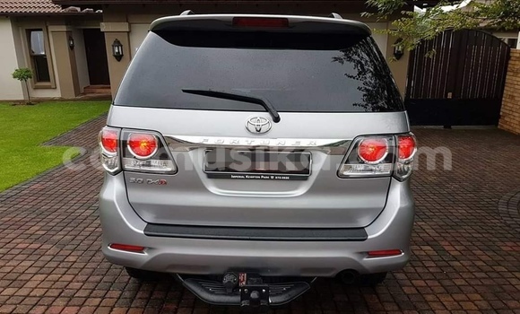 Tenga Tsaru Toyota Fortuner Sirivha Mota in Beitbridge in Matabeleland South Tenga Tsaru Toyota Fortuner Sirivha Mota in Beitbridge in Matabeleland South