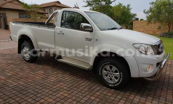 Buy Used Toyota Hilux White Car in Harare in Harare
