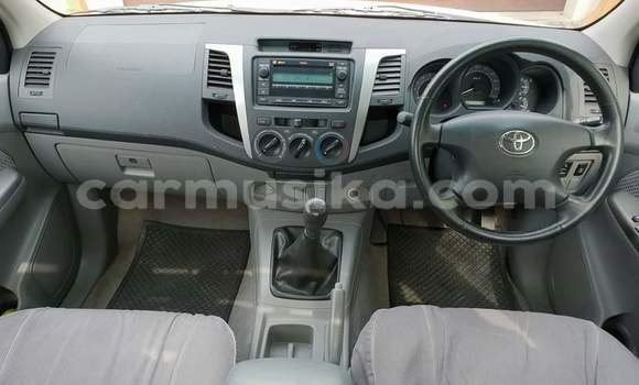 Buy Used Toyota Hilux White Car in Harare in Harare Buy Used Toyota Hilux White Car in Harare in Harare