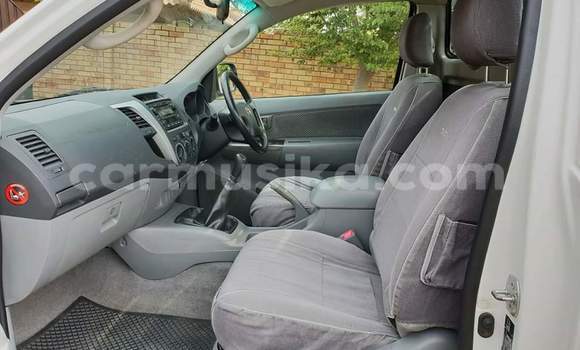 Buy Used Toyota Hilux White Car in Harare in Harare Buy Used Toyota Hilux White Car in Harare in Harare
