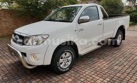 Buy Used Toyota Hilux White Car in Harare in Harare Buy Used Toyota Hilux White Car in Harare in Harare