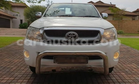 Buy Used Toyota Hilux White Car in Harare in Harare Buy Used Toyota Hilux White Car in Harare in Harare