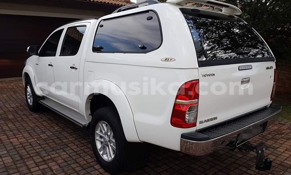 Buy Used Toyota Hilux White Car in Harare in Harare Buy Used Toyota Hilux White Car in Harare in Harare