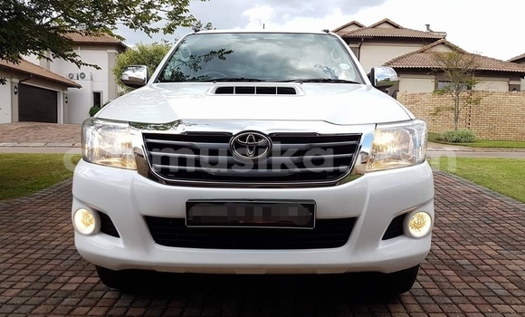 Buy Used Toyota Hilux White Car in Harare in Harare Buy Used Toyota Hilux White Car in Harare in Harare
