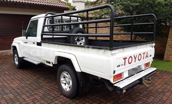 Buy Used Toyota Land Cruiser White Car in Harare in Harare Buy Used Toyota Land Cruiser White Car in Harare in Harare