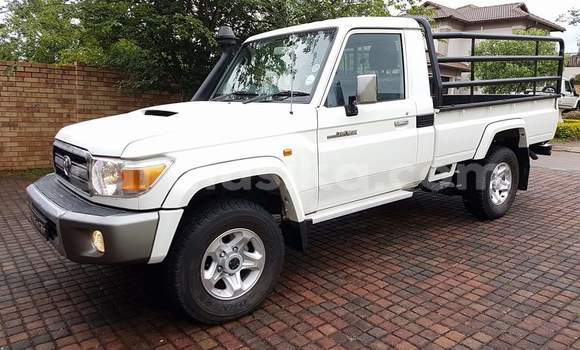 Buy Used Toyota Land Cruiser White Car in Harare in Harare Buy Used Toyota Land Cruiser White Car in Harare in Harare